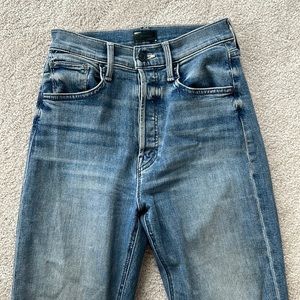 MOTHER DENIM, barely worn, straight with slight flare jean: super Stretchy